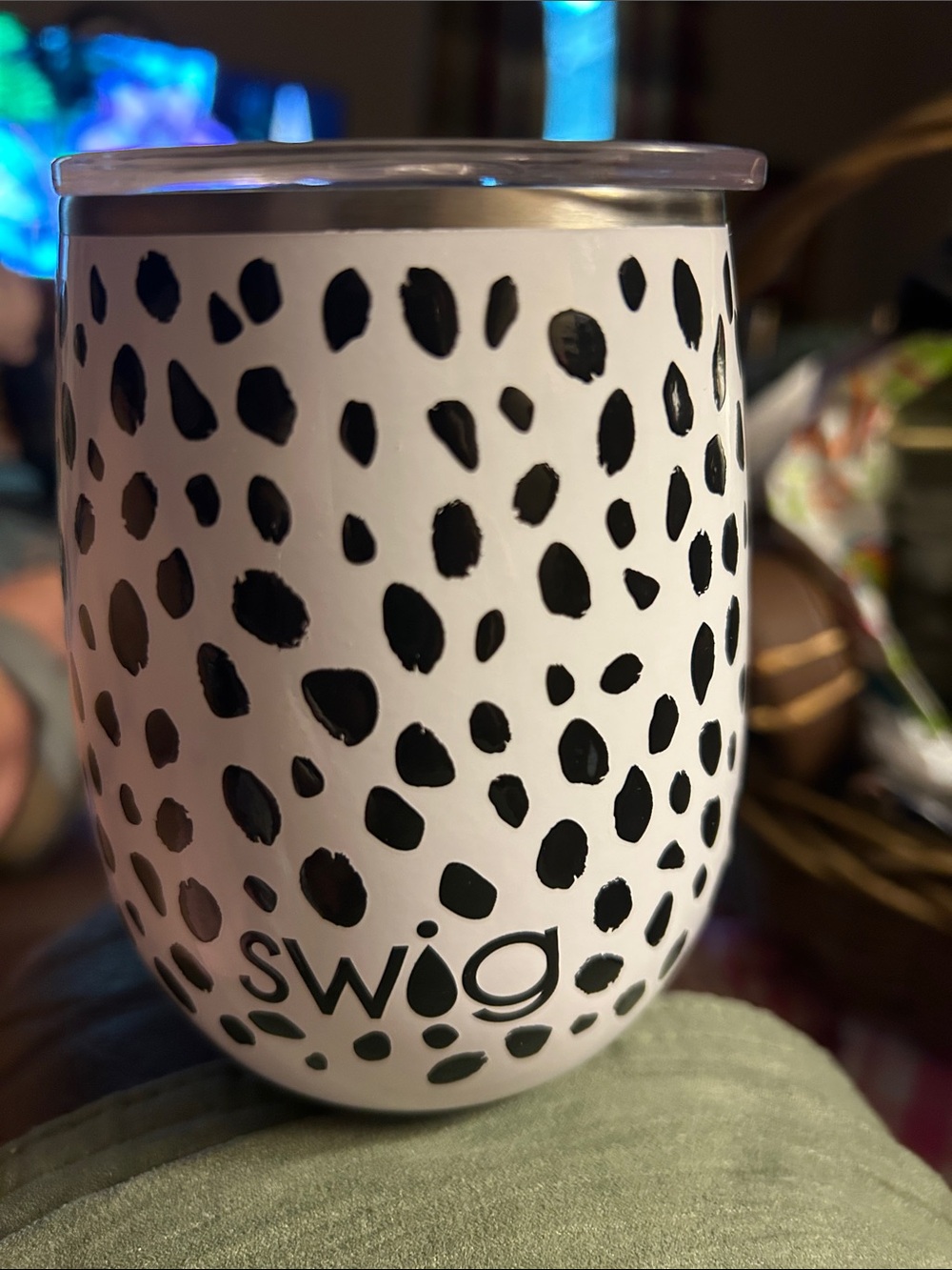 SWIG  Spot-on Black & White Speckle Insulated Wine Tumbler 14 oz EUC